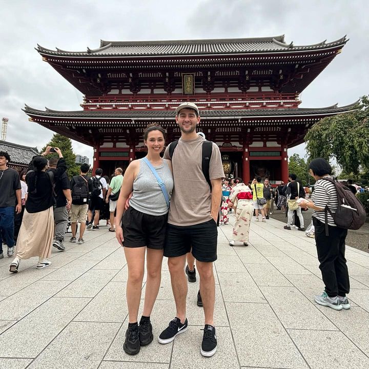 Hayden and Phoebe in front of a red temple gate in Tokyo